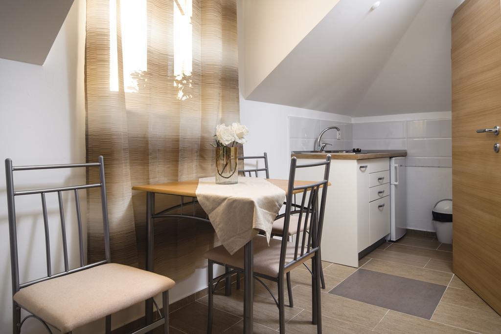 La Perla Luxury Apartments Split Room photo